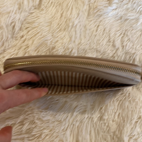 Kate Spade ♠️ tan, full zip wallet with a TON of card slots and inner zip area - Picture 10 of 13